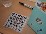 Eine Bingo-Tafel mit angekreuzten Zahlen